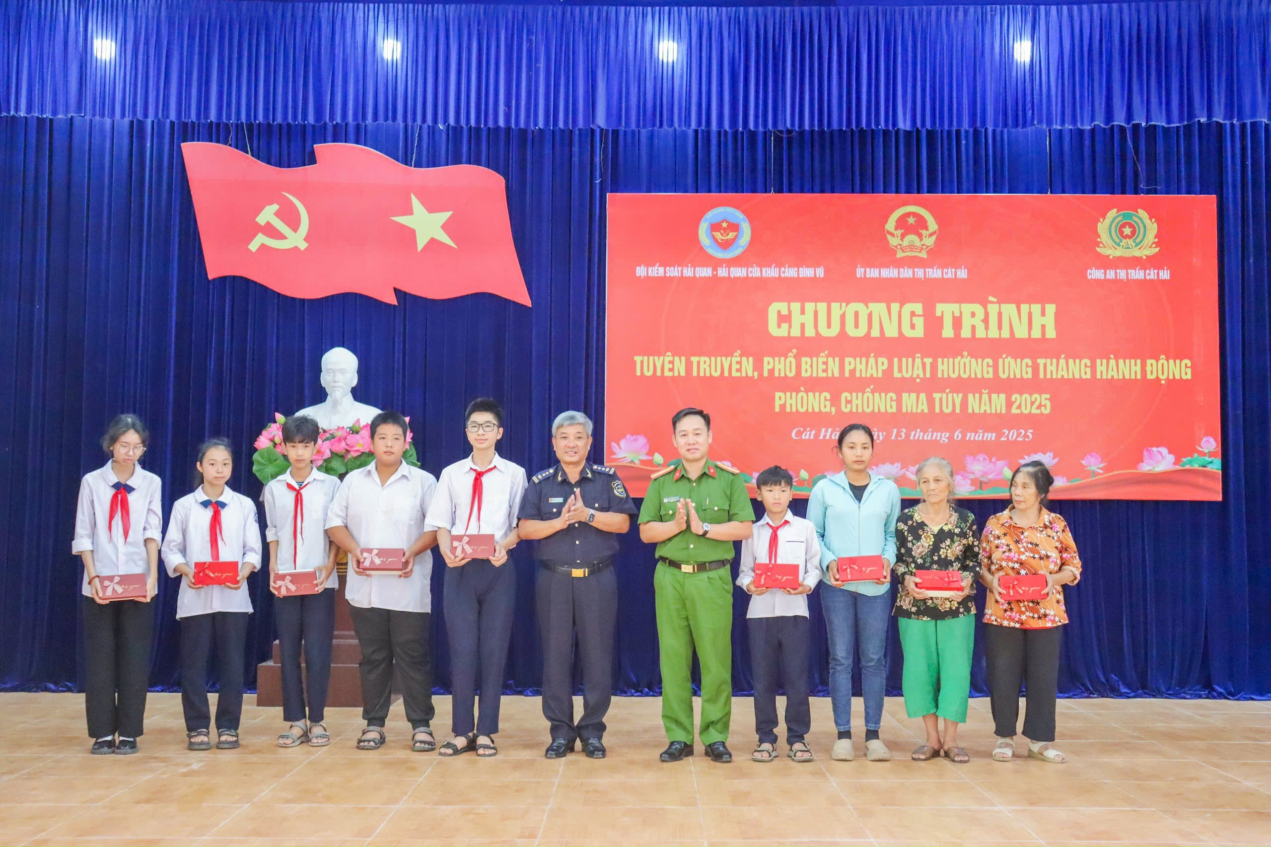 Công an thị trấn Cát Hải phối hợp tổ chức thành công chương trình tuyên truyền Tháng hành động phòng, chống ma túy năm 2025